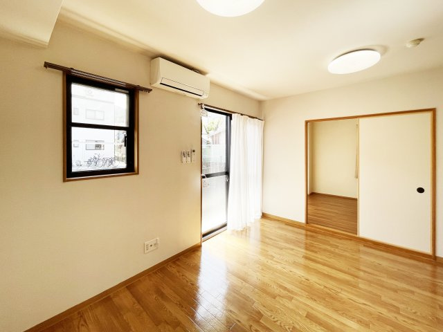 フォブール佐古　B棟の居間・リビング