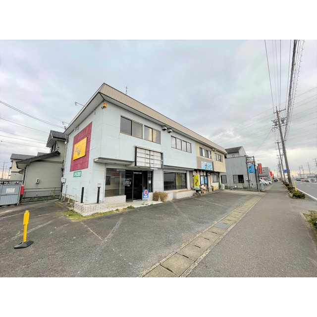 大垣市上面４丁目の店舗一部の駐車場