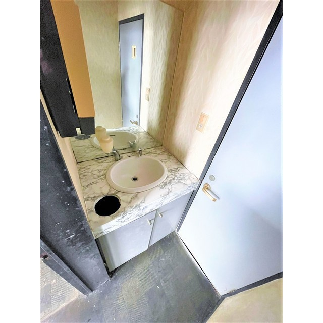 大垣市上面４丁目の店舗一部の洗面所