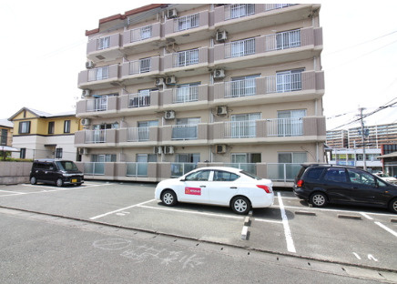 シャロム国分の駐車場|車をお持ちの方に嬉しい駐車場付きの物件です