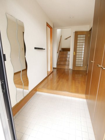 江良戸建ての玄関