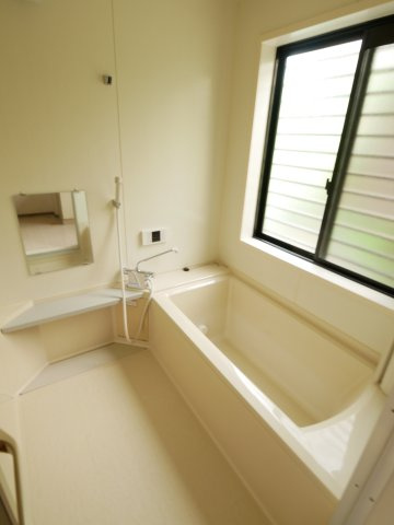 江良戸建ての浴室