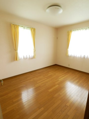 江良戸建ての洋室