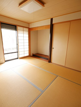 江良戸建ての和室