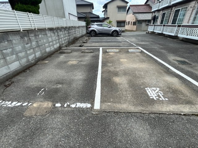 Y’s書写の駐車場