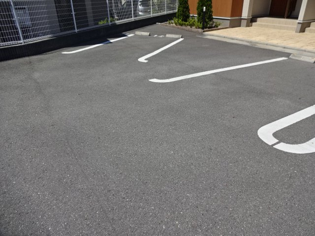 サニーレジデンス御着Ｂの駐車場