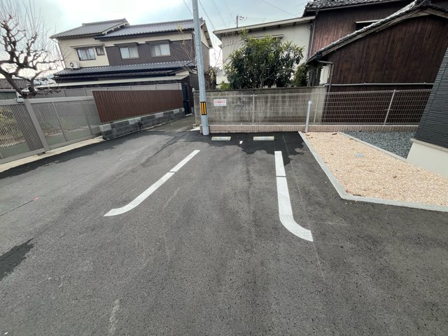 プラシード輝の駐車場
