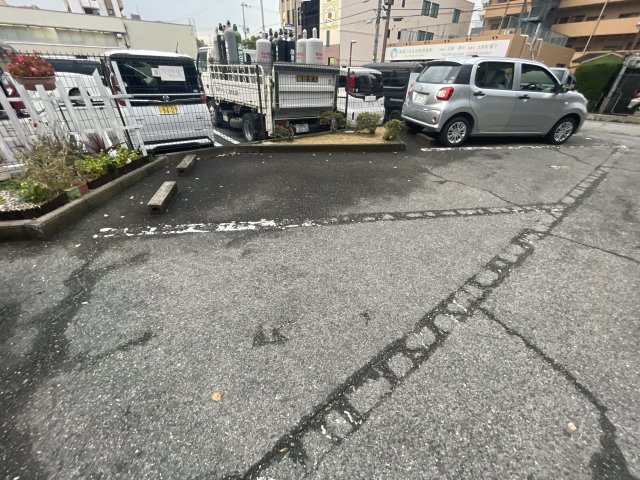 パークサイドツクダの駐車場