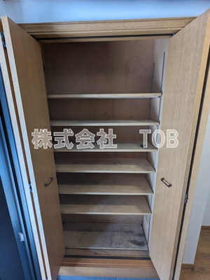 【設備】 | 石井邸（テラスハウス） | シューズボックス※クリーニング中の撮影※