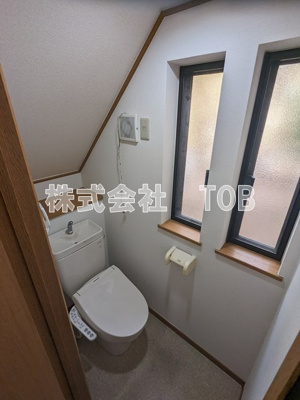 【トイレ】 | 石井邸（テラスハウス） | 1階トイレ※クリーニング中の撮影※