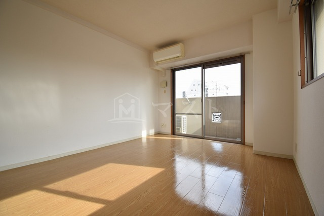 ロワジール　クスノキの内装|※別号室参考写真