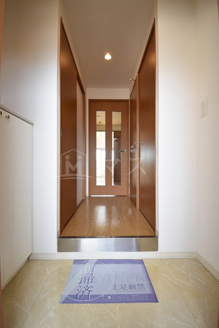 ロワジール　クスノキの玄関