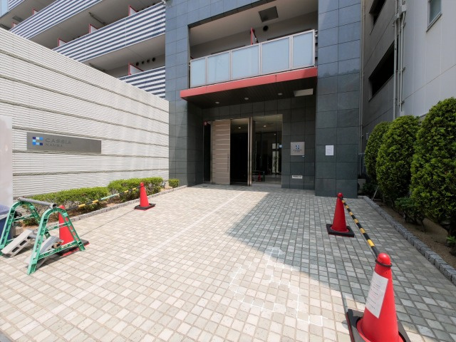 ルクレ難波のエントランス