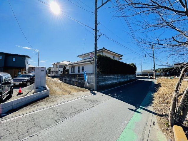 敷地面積１５０坪　売地　狭山市北入曽の前面道路含む現地写真|前面道路道路含む外観　前面道路5.0ｍ公道です♪