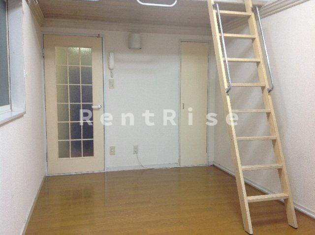 レオパレスエムティエスの居間・リビング