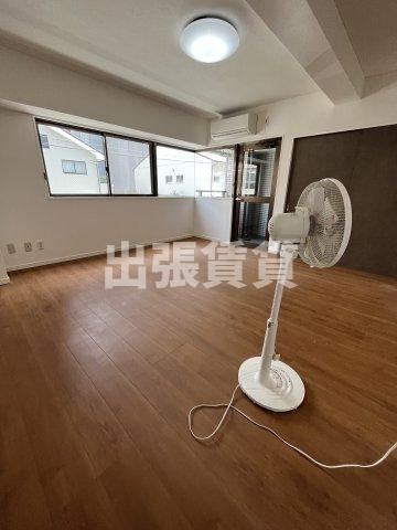 仲介手数料0円！メゾン新栄の居間・リビング