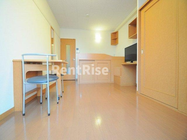 レオパレスラ・フォーレ一宮Ⅱの居間・リビング|１Ｆフローリングでお掃除しやすいです