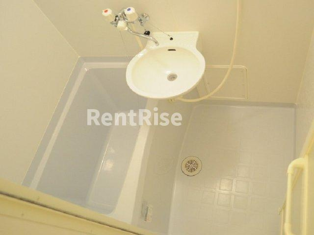 レオパレスラ・フォーレ一宮Ⅱの洗面所|浴室乾燥機能付のきれいなお風呂です