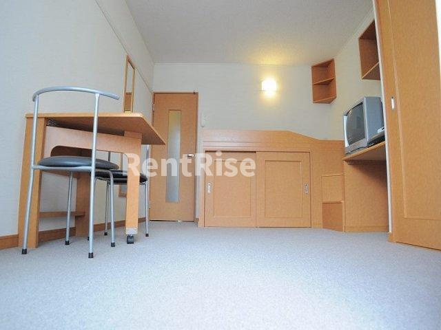 レオパレスラ・フォーレ一宮Ⅱのバルコニー|２Ｆは絨毯張りで、冬も床が寒くありません