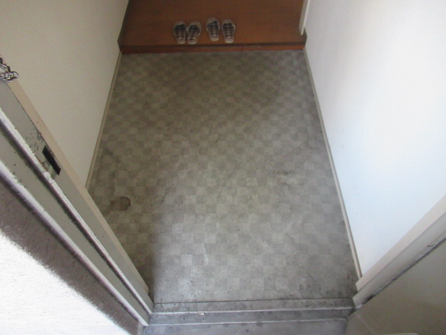 津田ビルの玄関