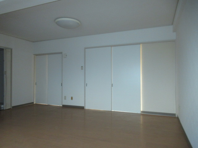 津田ビルの居間・リビング