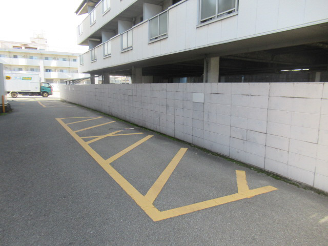 津田ビルの駐車場