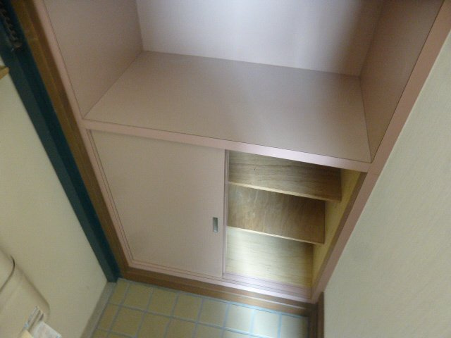 ハイツ日山の玄関