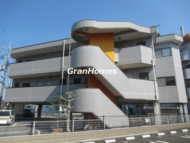 ハイツ日山の外観