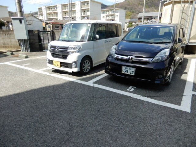 コーポ龍野の駐車場