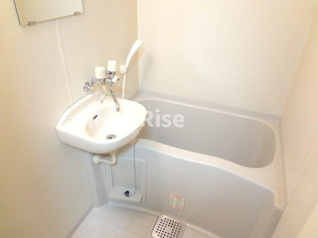 レオパレス木曽川第２の浴室|風呂トイレ別の為、湯船にゆったりつかれます。