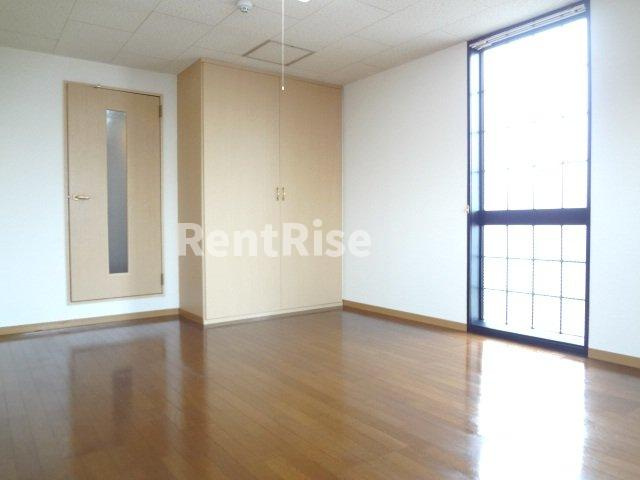 レオパレス木曽川第２の寝室|床はフローリング仕様。