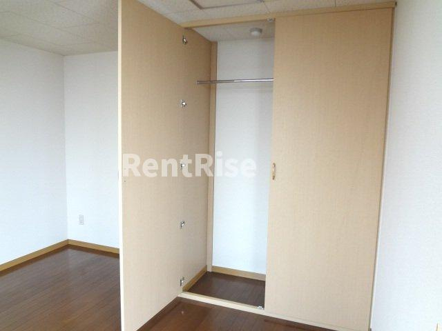 レオパレス木曽川第２の収納|収納豊富なクローゼット！