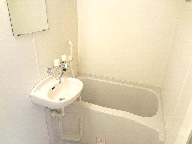 レオパレスＳｕｎｓｈｉｎｅⅡの浴室|風呂トイレ別！