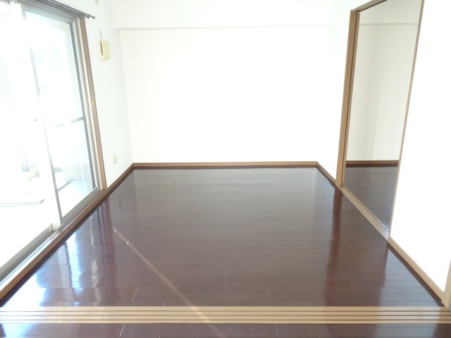 リバーズマンション築捨Ⅱの洋室