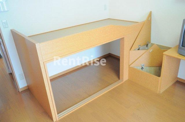 レオパレスフォンティーヌの設備|ベッド下には広々収納スペース！