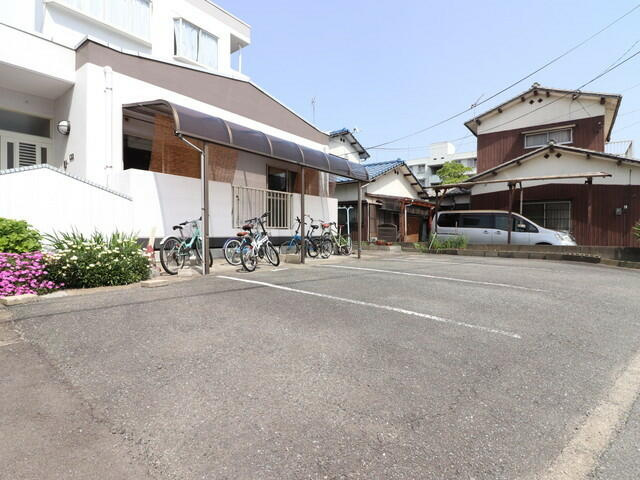 【駐車場】 | 駐車場があるので、車を買う予定の方も安心です