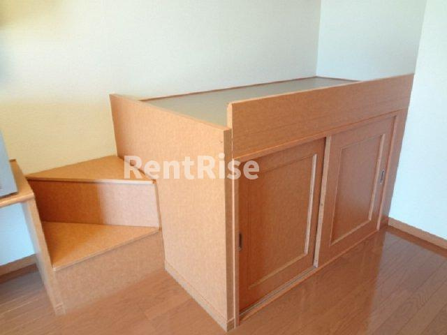 レオパレスハーモニーチャットの寝室|ベッド下には広々収納スペース！