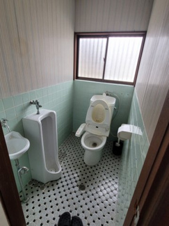 【トイレ】 | 小便器、大便器があります。