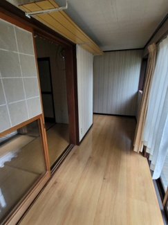 【内装】 | エル型の縁側があります。