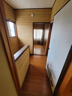 【内装】 | 2階の階段ホール。