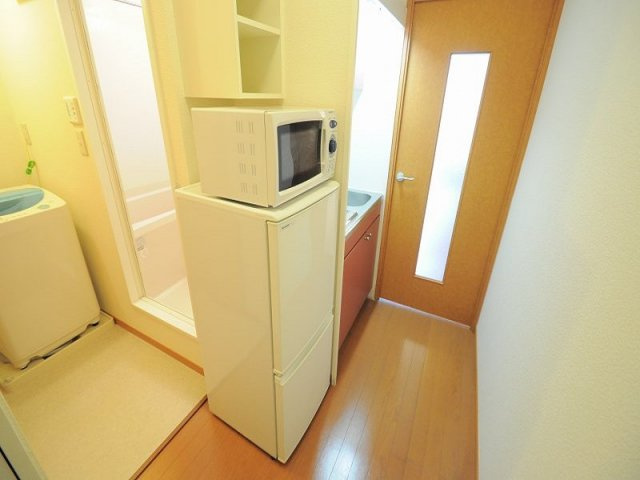 レオパレスアイビーの居間・リビング|電子レンジ、冷蔵庫