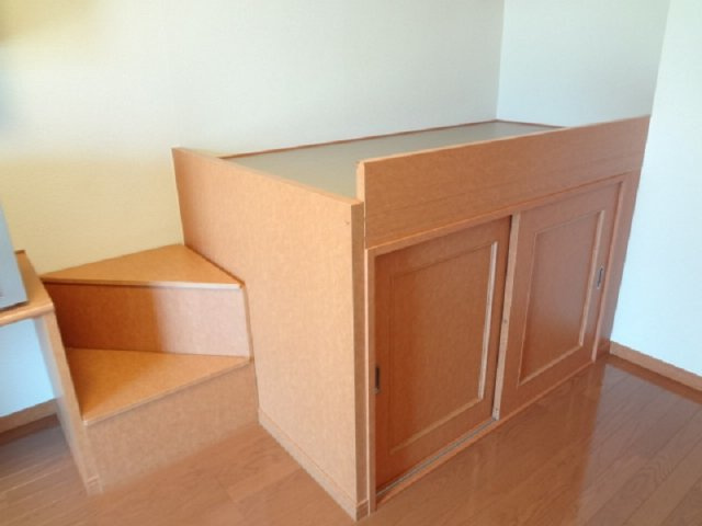 レオパレスシェソア　今伊勢の寝室