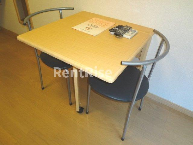 レオパレスｐａｒｓｌｅｙのその他|折り畳みが出来るテーブル