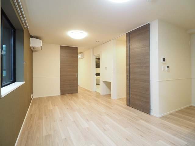 【居間・リビング】 | AJOUREE YOGA | ゆったりとした広さでくつろげそうです♪