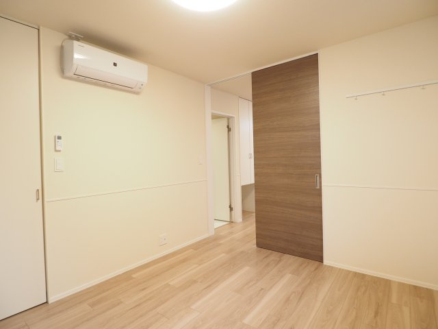 【洋室】 | AJOUREE YOGA | 形の良い洋室でとても使いやすそうです！