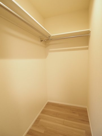 【収納】 | AJOUREE YOGA | 広さもあるWIC完備！収納力◎