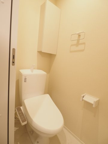 【トイレ】 | AJOUREE YOGA | 収納も付いております♪