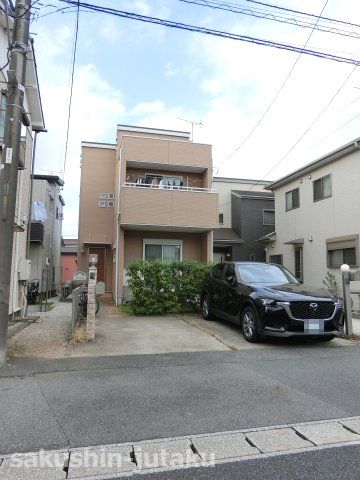 検見川町１丁目　中古戸建の前面道路含む現地写真|2011年建築　３LDK＋WIC 　土地約37.7坪　南公道面　カースペース並列２台