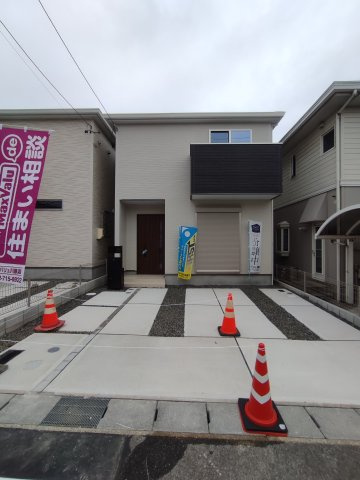 愛知郡東郷町和合ヶ丘　全2棟　＜仲介手数料無料＞高嶺小・東郷中　新築一戸建ての前面道路含む現地写真|撮影
社長の村田です！
自らプレイヤーとして営業しています
長年の経験と実績から皆様により良いマイホーム購入のご提案をいたします。
住宅ローンの不安や購入後の不安等何でもご相談ください。