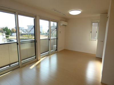 【居間・リビング】 | セジュール鵬舟オッツⅢ | 使いやすいリビングです